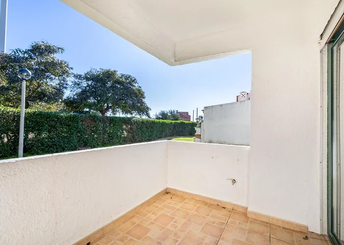 Bright 3bdr Vilamoura Retreat Flat By Lovelystay * Quarteira